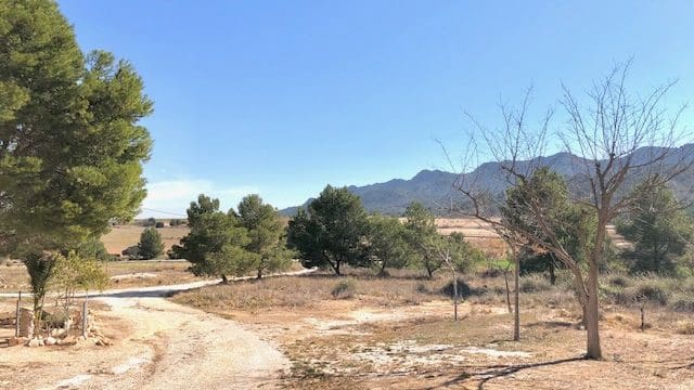 4 slaapkamer Finca/Landhuis te koop in Yecla met garage - € 62.000 (Ref: 9101860)