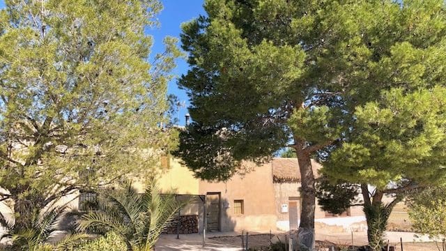 4 slaapkamer Finca/Landhuis te koop in Yecla met garage - € 62.000 (Ref: 9101860)