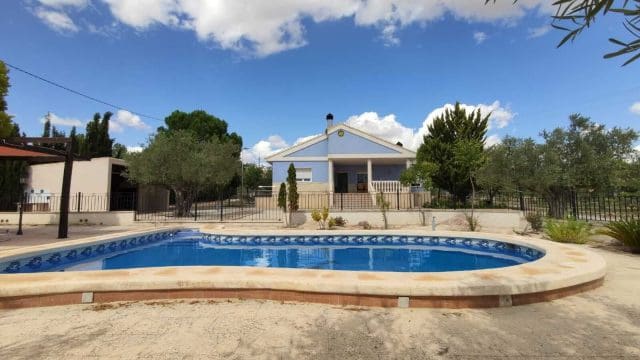 5 Zimmer Villa zu verkaufen in Yecla mit Pool - 360.000 € (Ref: 9172588)