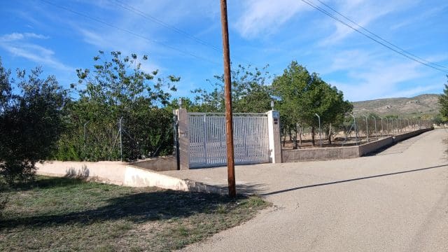 5 Zimmer Villa zu verkaufen in Yecla mit Pool - 360.000 € (Ref: 9172588)