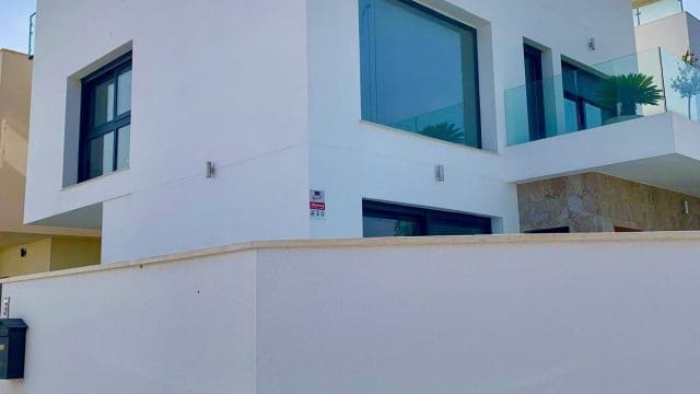 3 soveværelse Villa til salg i Daya Vieja med swimmingpool garage - € 399.000 (Ref: 9195319)