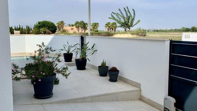 3 soveværelse Villa til salg i Daya Vieja med swimmingpool garage - € 399.000 (Ref: 9195319)