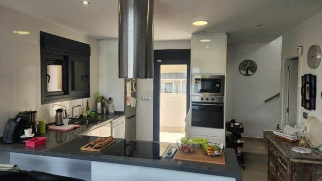 3 soveværelse Villa til salg i Daya Vieja med swimmingpool garage - € 399.000 (Ref: 9195319)