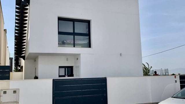 3 soveværelse Villa til salg i Daya Vieja med swimmingpool garage - € 399.000 (Ref: 9195319)