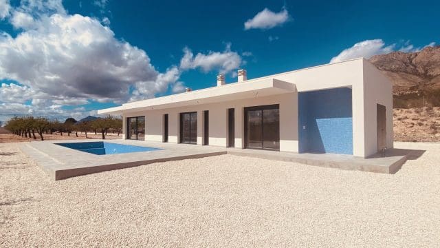 Villa til salg i Macisvenda med swimmingpool garage - € 245.950 (Ref: 9308136)