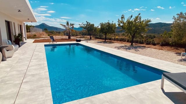 Villa til salg i Macisvenda med swimmingpool garage - € 245.950 (Ref: 9308136)