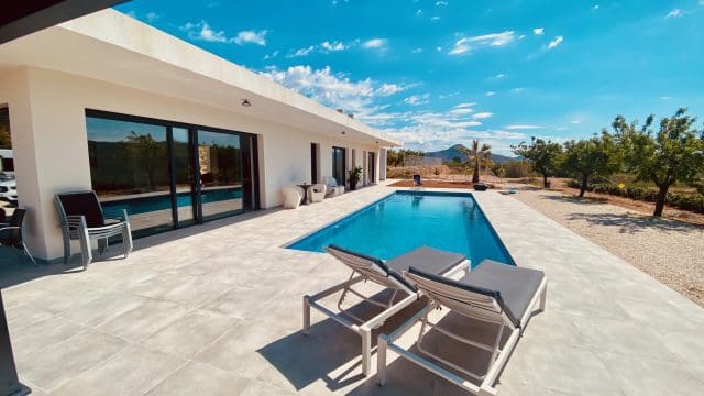 Villa til salg i Macisvenda, Abanilla med swimmingpool garage - € 245.950 (Ref: 9308136)