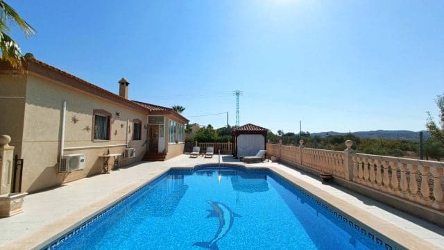 3 slaapkamer Villa te koop in Macisvenda met zwembad garage - € 295.000 (Ref: 9371484)