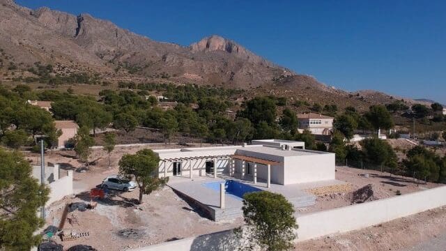 3 slaapkamer Villa te koop in Macisvenda met zwembad garage - € 284.950 (Ref: 9389855)