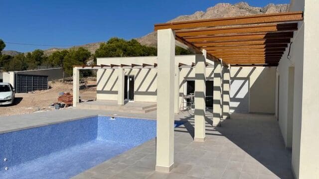 3 slaapkamer Villa te koop in Macisvenda met zwembad garage - € 284.950 (Ref: 9389855)