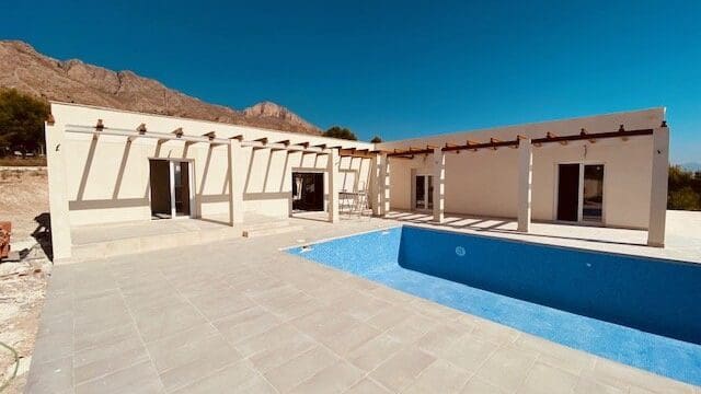 3 slaapkamer Villa te koop in Macisvenda met zwembad garage - € 284.950 (Ref: 9389855)