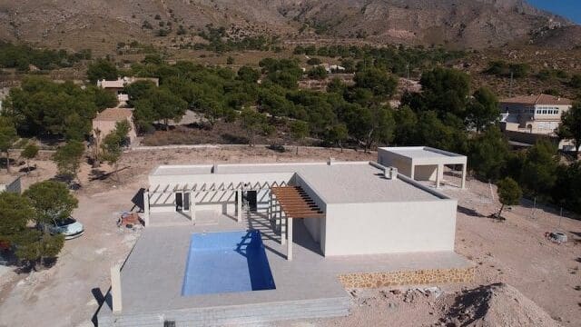 3 slaapkamer Villa te koop in Macisvenda met zwembad garage - € 284.950 (Ref: 9389855)