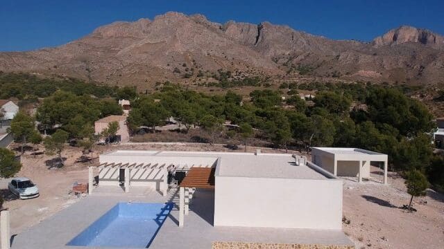 3 slaapkamer Villa te koop in Macisvenda met zwembad garage - € 284.950 (Ref: 9389855)