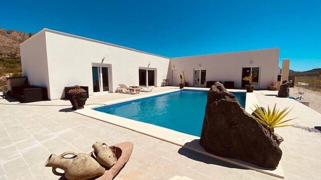 3 slaapkamer Villa te koop in Macisvenda met zwembad garage - € 284.950 (Ref: 9389855)