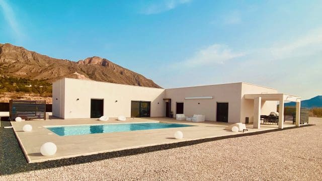 3 slaapkamer Villa te koop in Macisvenda met zwembad garage - € 284.950 (Ref: 9389855)