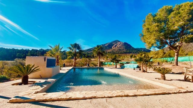 4 slaapkamer Finca/Landhuis te koop in La Romana met zwembad garage - € 339.000 (Ref: 9426199)