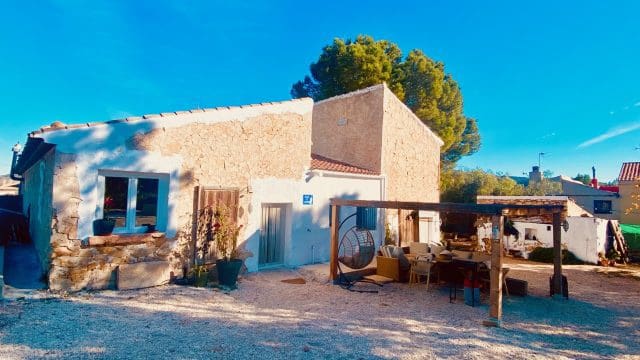 4 slaapkamer Finca/Landhuis te koop in La Romana met zwembad garage - € 339.000 (Ref: 9426199)