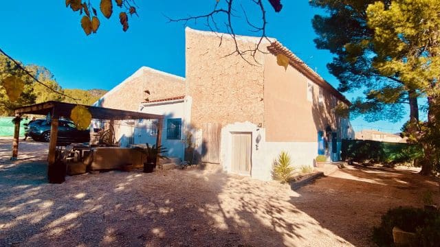 4 slaapkamer Finca/Landhuis te koop in La Romana met zwembad garage - € 339.000 (Ref: 9426199)