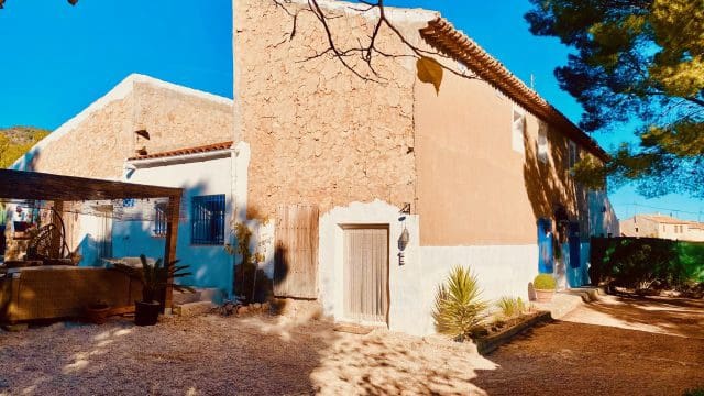 4 slaapkamer Finca/Landhuis te koop in La Romana met zwembad garage - € 339.000 (Ref: 9426199)