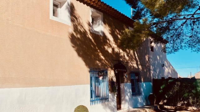 4 slaapkamer Finca/Landhuis te koop in La Romana met zwembad garage - € 339.000 (Ref: 9426199)