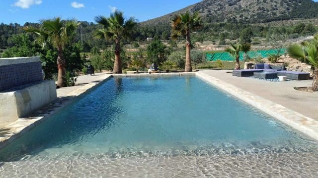 4 slaapkamer Finca/Landhuis te koop in La Romana met zwembad garage - € 339.000 (Ref: 9426199)
