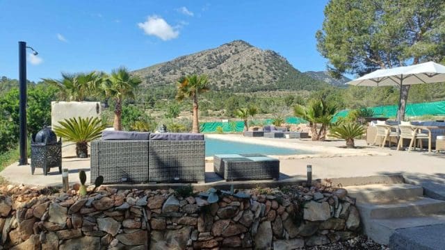 4 slaapkamer Finca/Landhuis te koop in La Romana met zwembad garage - € 339.000 (Ref: 9426199)