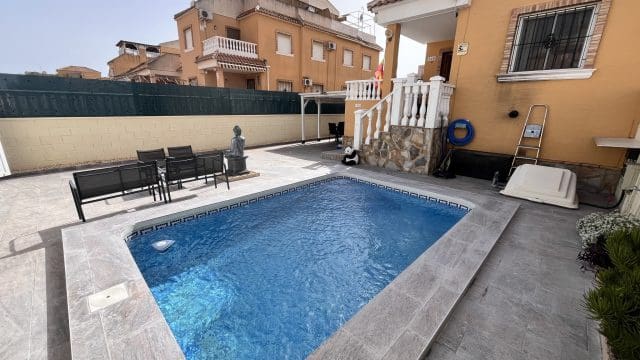 3 slaapkamer Villa te koop in Ciudad Quesada met zwembad garage - € 279.000 (Ref: 9444011)