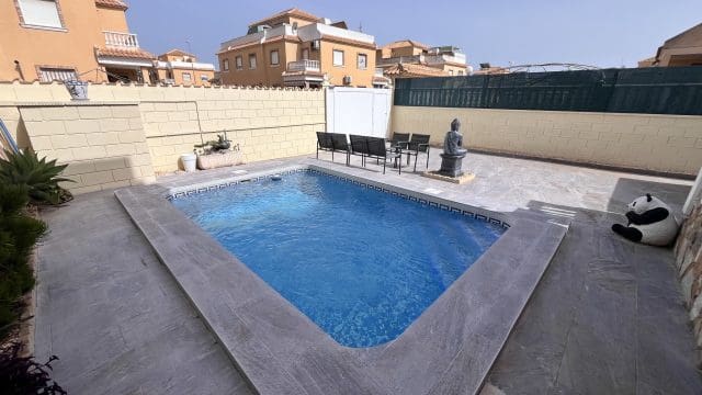 3 slaapkamer Villa te koop in Ciudad Quesada met zwembad garage - € 279.000 (Ref: 9444011)