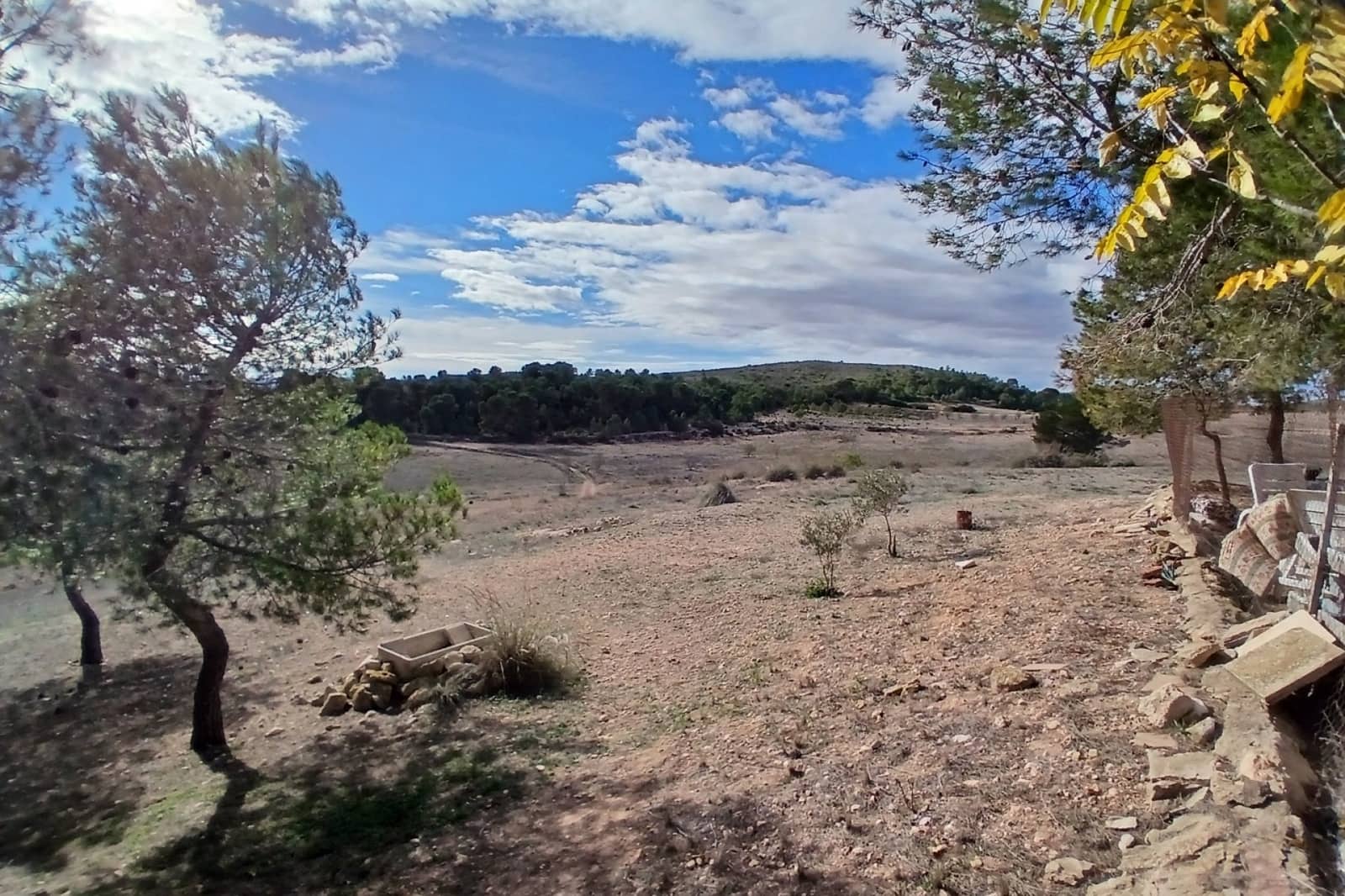 6 bedroom Finca/Country House for sale in Caudete with garage - € 199,000 (Ref: 9487961)