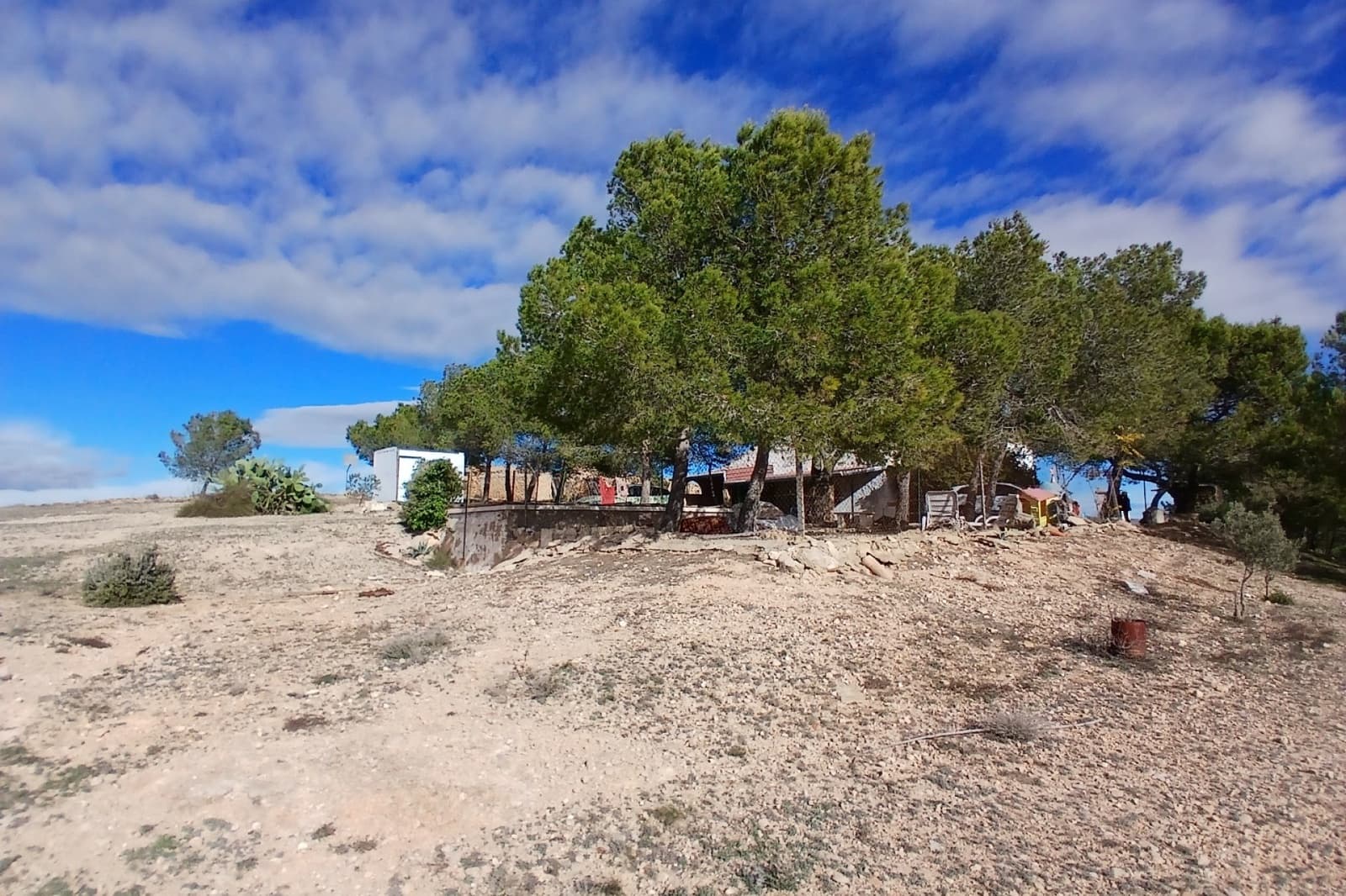 6 bedroom Finca/Country House for sale in Caudete with garage - € 199,000 (Ref: 9487961)