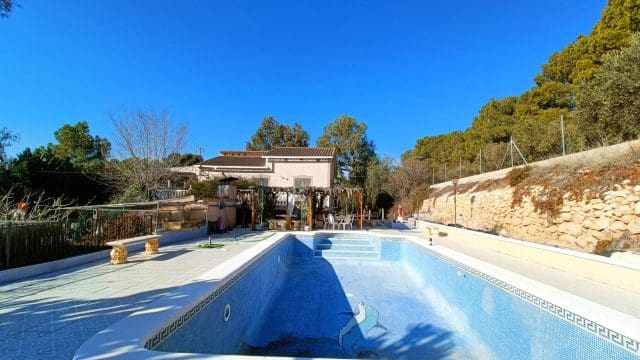 4 sypialnia Willa na sprzedaż w La Romana z basenem garażem - 320 000 € (Ref: 9581348)