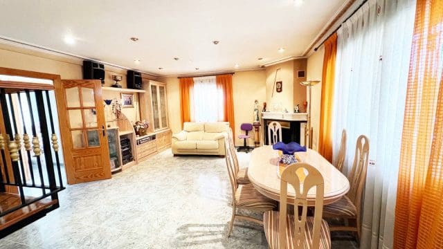 4 sypialnia Willa na sprzedaż w La Romana z basenem garażem - 320 000 € (Ref: 9581348)