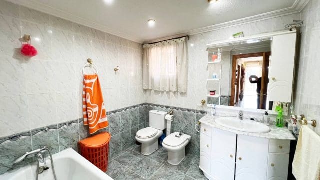 4 sypialnia Willa na sprzedaż w La Romana z basenem garażem - 320 000 € (Ref: 9581348)