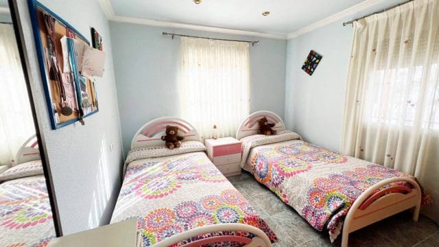 4 sypialnia Willa na sprzedaż w La Romana z basenem garażem - 320 000 € (Ref: 9581348)