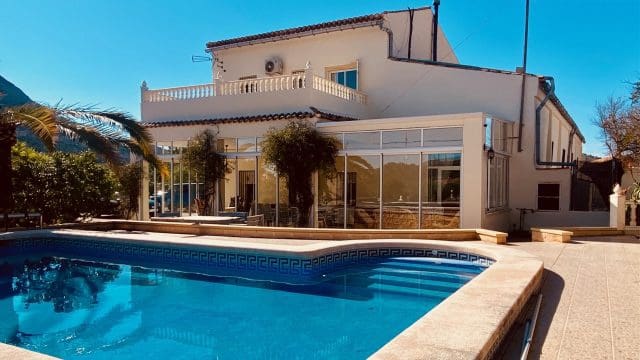 5 bedroom Finca/Country House for sale in El Canton with pool garage - € 475,000 (Ref: 9729768)