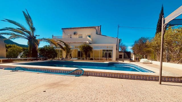 5 bedroom Finca/Country House for sale in El Canton with pool garage - € 475,000 (Ref: 9729768)