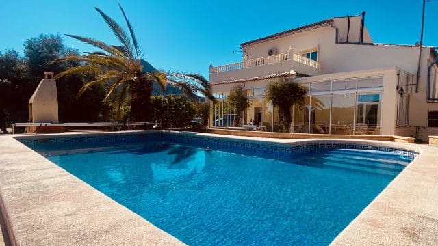 5 bedroom Finca/Country House for sale in El Canton with pool garage - € 475,000 (Ref: 9729768)