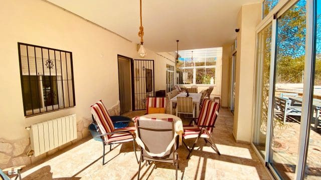 5 bedroom Finca/Country House for sale in El Canton with pool garage - € 475,000 (Ref: 9729768)