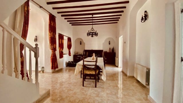 5 bedroom Finca/Country House for sale in El Canton with pool garage - € 475,000 (Ref: 9729768)