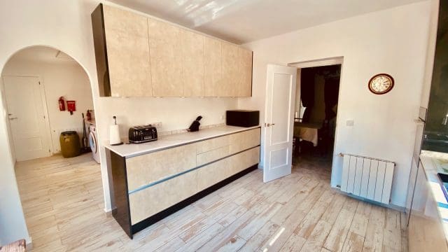 5 bedroom Finca/Country House for sale in El Canton with pool garage - € 475,000 (Ref: 9729768)