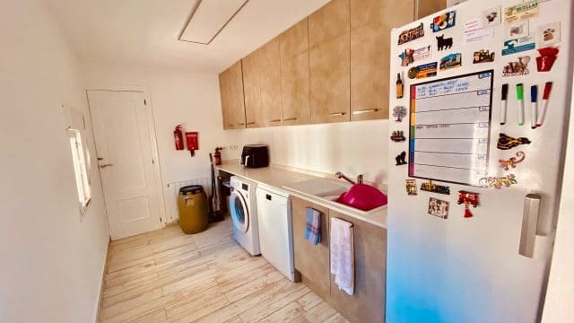 5 bedroom Finca/Country House for sale in El Canton with pool garage - € 475,000 (Ref: 9729768)