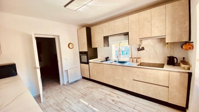 5 bedroom Finca/Country House for sale in El Canton with pool garage - € 475,000 (Ref: 9729768)