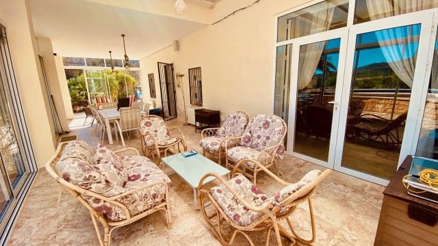 5 bedroom Finca/Country House for sale in El Canton with pool garage - € 475,000 (Ref: 9729768)