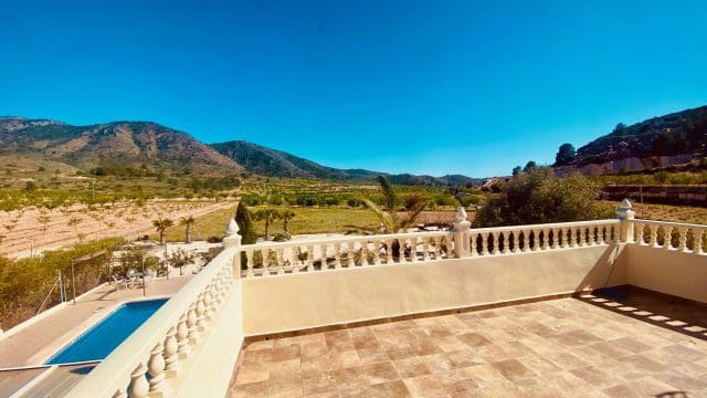 5 bedroom Finca/Country House for sale in El Canton with pool garage - € 475,000 (Ref: 9729768)