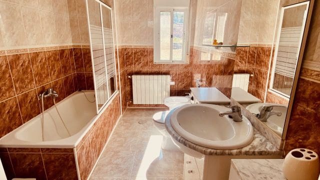 5 bedroom Finca/Country House for sale in El Canton with pool garage - € 475,000 (Ref: 9729768)