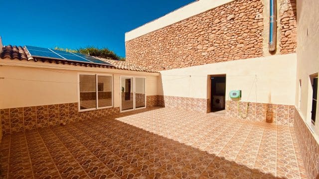 5 bedroom Finca/Country House for sale in El Canton with pool garage - € 475,000 (Ref: 9729768)