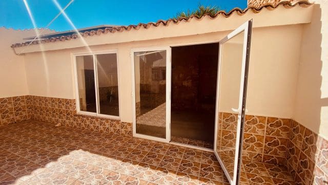 5 bedroom Finca/Country House for sale in El Canton with pool garage - € 475,000 (Ref: 9729768)