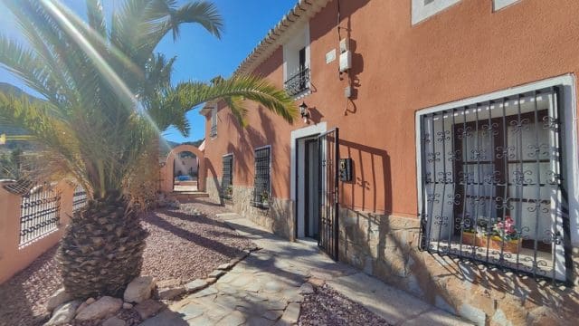 Finka/Dom wiejski na sprzedaż w La Romana z basenem garażem - 575 000 € (Ref: 9729769)