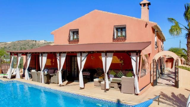 Finca/Country House for sale in La Romana with pool garage - € 575,000 (Ref: 9729769)