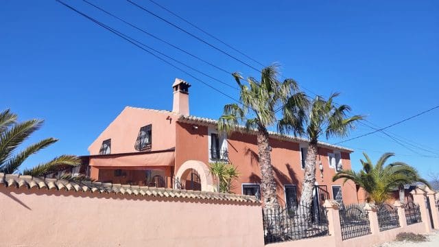 Finca/Country House for sale in La Romana with pool garage - € 575,000 (Ref: 9729769)